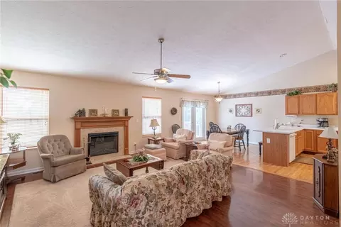 145 Meadows Dr, Springboro, OH 45066 photo 4