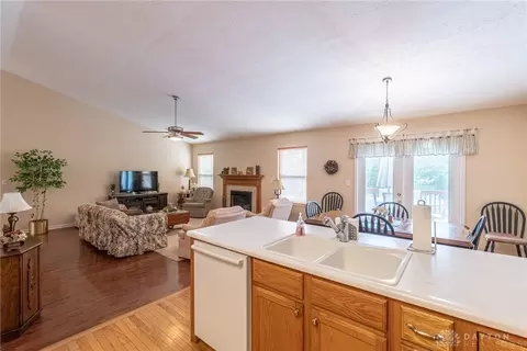 145 Meadows Dr, Springboro, OH 45066 photo 9