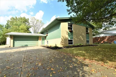 5157 Wakefield Dr, Fairborn, OH 45324 photo 1