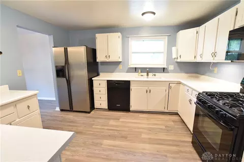 5157 Wakefield Dr, Fairborn, OH 45324 photo 4