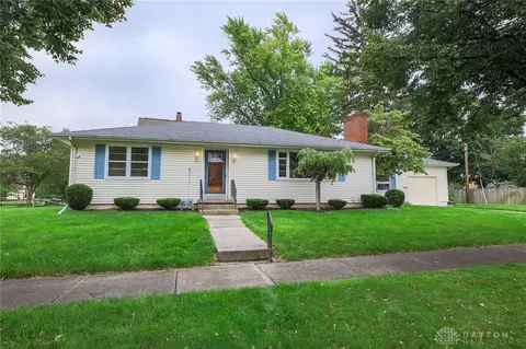2004 Pembrook Rd, Springfield, OH 45504 photo 1