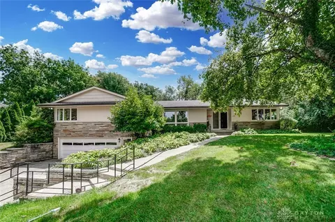 609 Westchester Park Dr, Springfield, OH 45504 photo 2