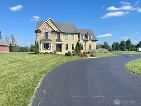 2742 Windy Ridge Dr, Springfield, OH 45502 photo 2