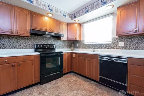 1053 Imperial Blvd, Springfield, OH 45503 photo 4