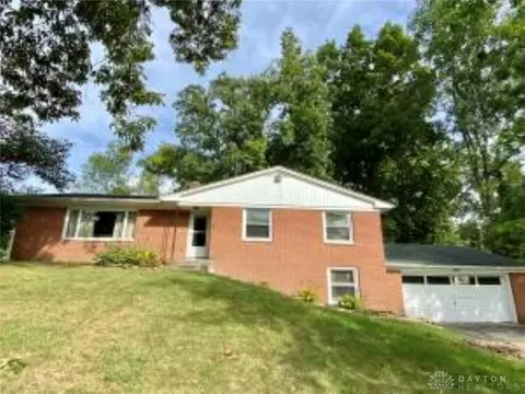 2636 Marinette Dr, Springfield, OH 45503 photo 1