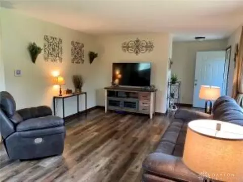 2636 Marinette Dr, Springfield, OH 45503 photo 2
