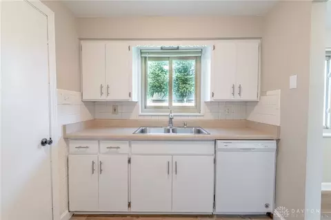937 E Stroop Rd, Dayton, OH 45429 photo 9