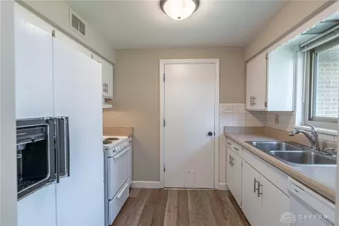 937 E Stroop Rd, Dayton, OH 45429 photo 7