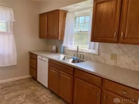 276 W Harding Rd, Springfield, OH 45504 photo 4