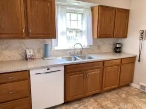 276 W Harding Rd, Springfield, OH 45504 photo 3