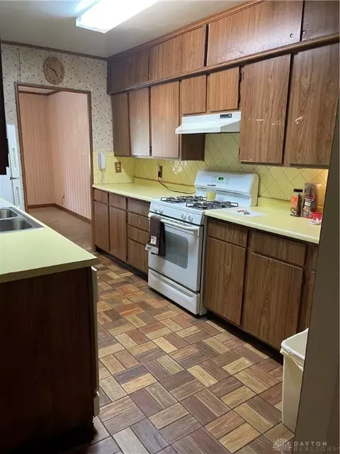 1337 N Plum St, Springfield, OH 45504 photo 6