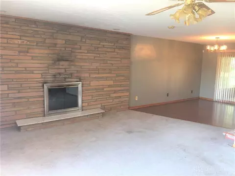 2666 Preston Dr, Springfield, OH 45506 photo 2