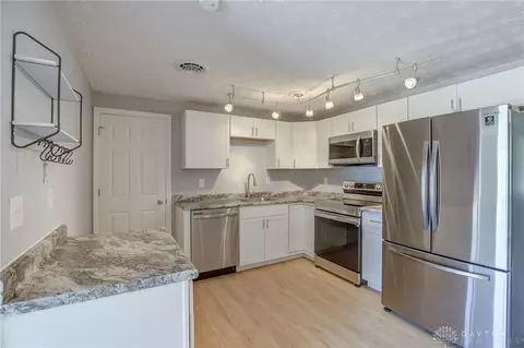 414 Judy Ln, Gratis, OH 45330 photo 2