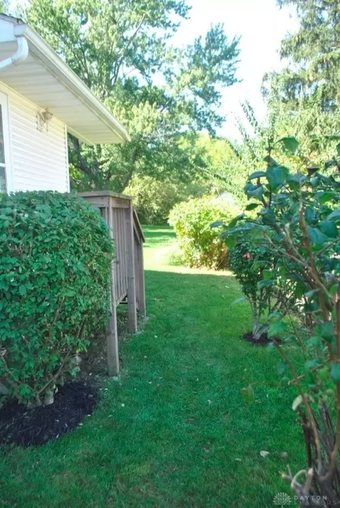 305 N Burnett Rd, Springfield, OH 45503 photo 8