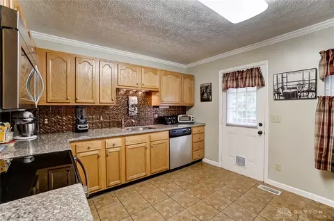 3314 Woonsocket St, Springfield, OH 45503 photo 12