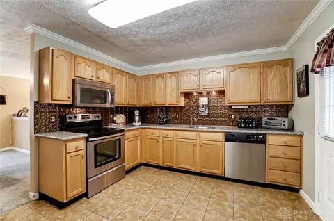 3314 Woonsocket St, Springfield, OH 45503 photo 10