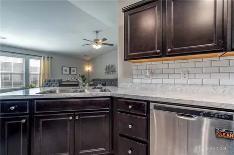 21 Old Pond Rd, Springboro, OH 45066 photo 16