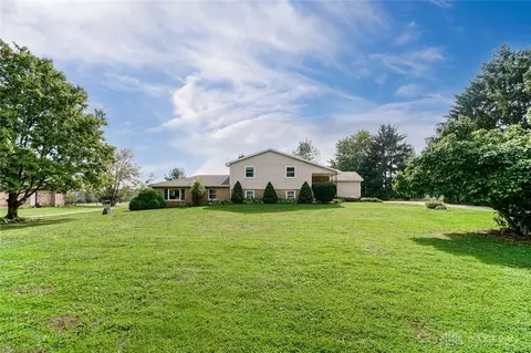 3001 Old Springfield Rd, Springfield, OH 45502 photo 1