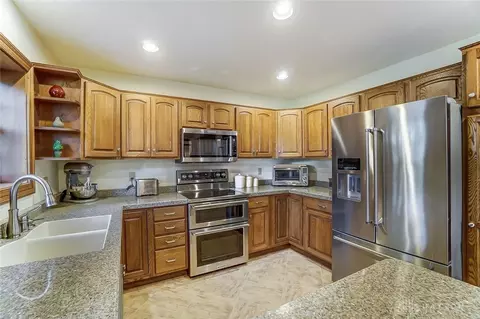1102 Woodhaven Ct, Springfield, OH 45503 photo 11