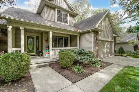 1102 Woodhaven Ct, Springfield, OH 45503 photo 2