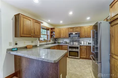 1102 Woodhaven Ct, Springfield, OH 45503 photo 12