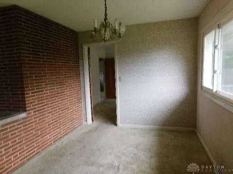 199 W Singer St, Springfield, OH 45506 photo 3