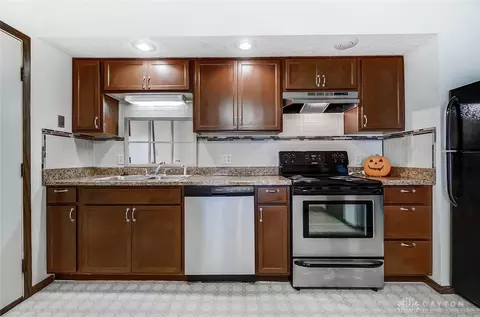 2054 Manhattan Blvd, Springfield, OH 45504 photo 12