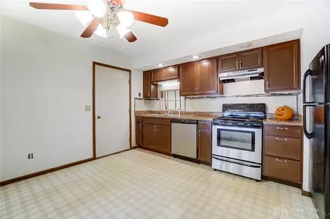 2054 Manhattan Blvd, Springfield, OH 45504 photo 11