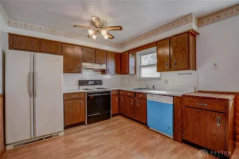 309 E South St, Gratis, OH 45330 photo 5
