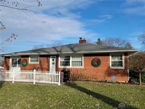 1604 Parkridge Dr, Springfield, OH 45506 photo 1