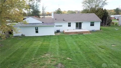 420 W Possum Rd, Springfield, OH 45506 photo 2