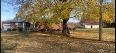 1546 W Sparrow Rd, Springfield, OH 45502 photo 2