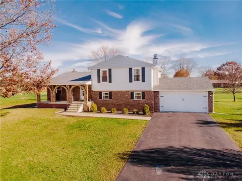 3730 Madrid Ct, Springfield, OH 45502 photo 2
