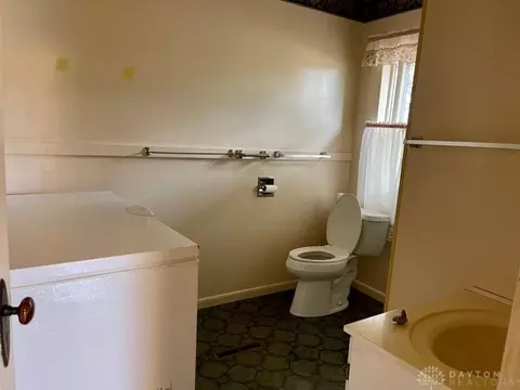 2863 E Possum Rd, Springfield, OH 45502 photo 6
