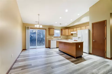 1434 Michael Dr, Troy, OH 45373 photo 8