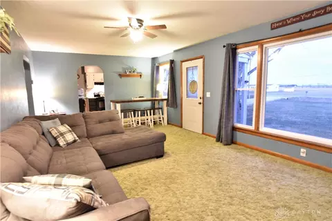 6443 Springfield Jamestown Rd, Springfield, OH 45502 photo 2