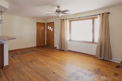 1402 Tener Pl, Springfield, OH 45502 photo 2