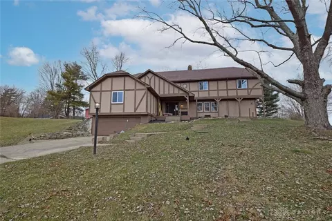 444 Sassafras Dr, Springfield, OH 45504 photo 1
