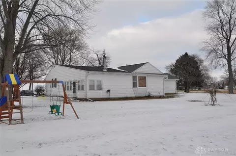 7915 Troy Rd, Springfield, OH 45502 photo 2