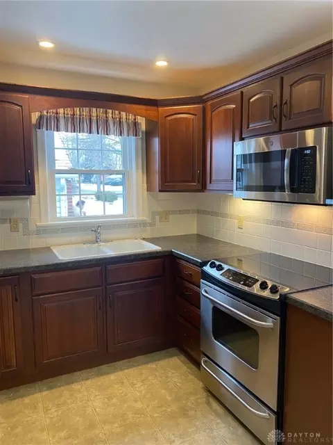 2042 Walnut Ter, Springfield, OH 45504 photo 8