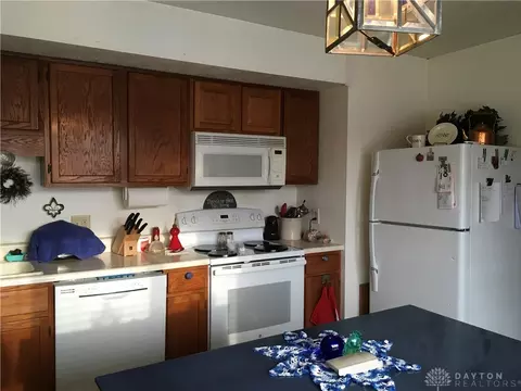 2930 Avery Cir, Springfield, OH 45503 photo 4
