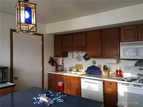 2930 Avery Cir, Springfield, OH 45503 photo 6