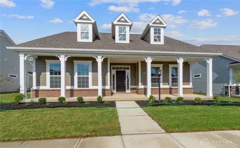 587 Bellasera Dr #15, Sugarcreek Township, OH 45440