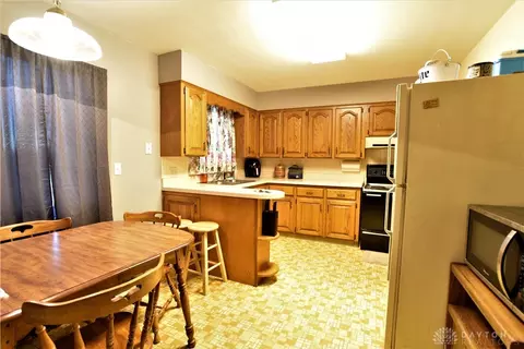 3300 Derr Rd, Springfield, OH 45503 photo 4