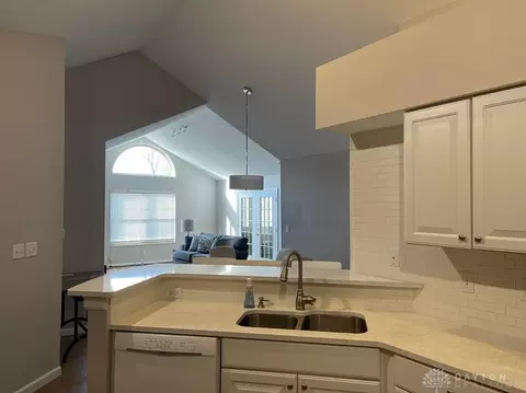 93 Villa Pointe Dr, Springboro, OH 45066 photo 2