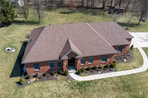 820 Falkirk Dr, Springfield, OH 45502 photo 1