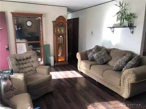 486 Mayfield Ct, Troy, OH 45373 photo 2