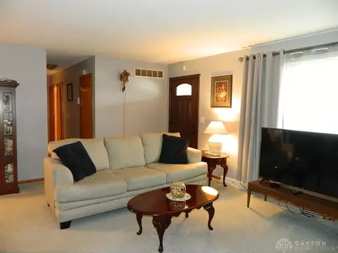 1649 Yorkshire Ct, Springfield, OH 45503 photo 3