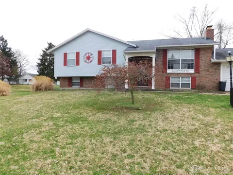 1741 Marinette Dr, Springfield, OH 45503 photo 2