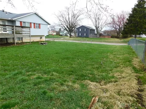 1741 Marinette Dr, Springfield, OH 45503 photo 7